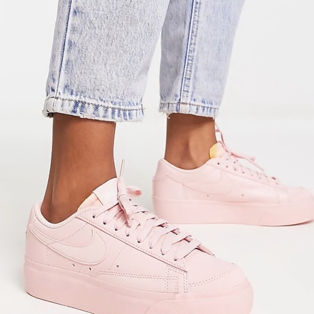 NIKE BLAZER LOW PLATFORM ATMOSPHERE PINK